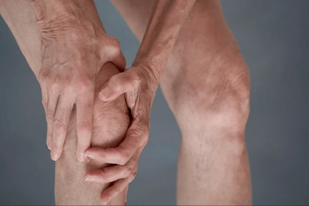 bolesti kloubů mohou být příčinou artrózy nebo artritidy