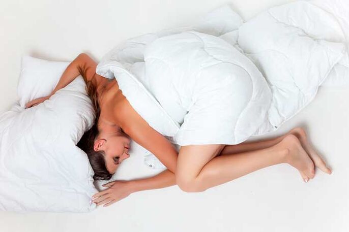 nesprávné držení těla při spánku jako příčina bolesti krku